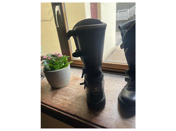 Botas Biker Chanel Negras de Goma Negro - vista 4