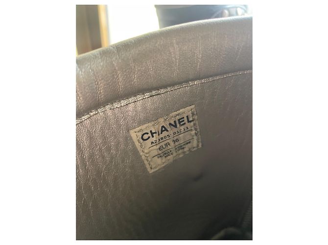 Botas Biker Chanel Negras de Goma Negro - vista 6
