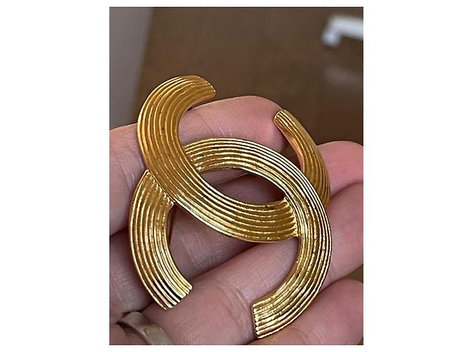 Chanel Maxi Spilla Doppia Logo CC Oro D'oro - vista 5