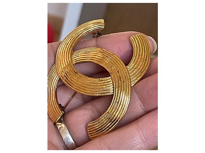 Chanel Maxi Spilla Doppia Logo CC Oro D'oro - vista 6