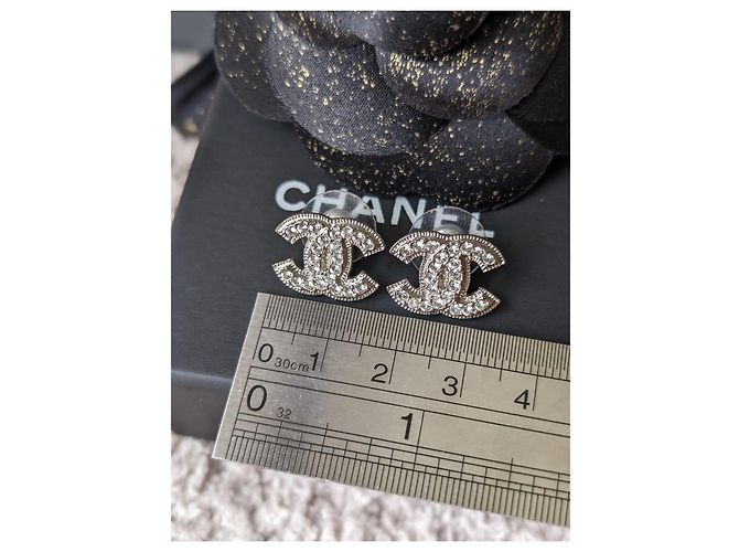 Chanel CC A12V Logo Classico Senza Tempo Scatola per Orecchini in Cristallo SHW CocoMark Argento - vista 10
