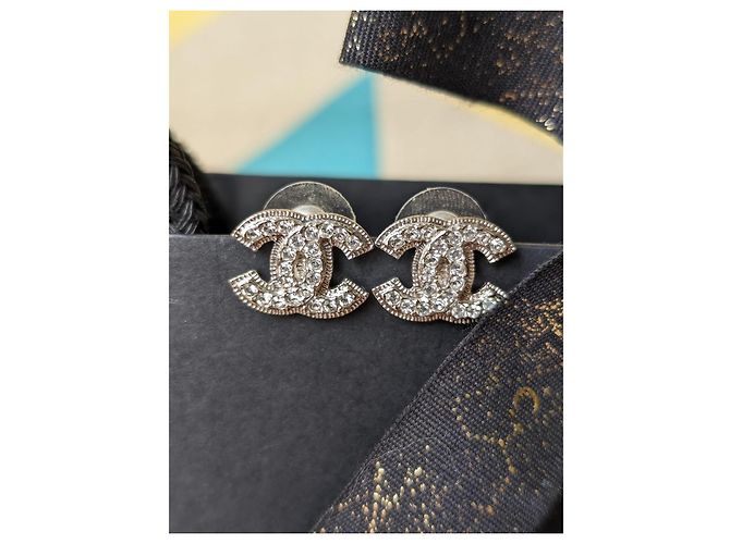 Chanel CC A12V Logo Classico Senza Tempo Scatola per Orecchini in Cristallo SHW CocoMark Argento - vista 12