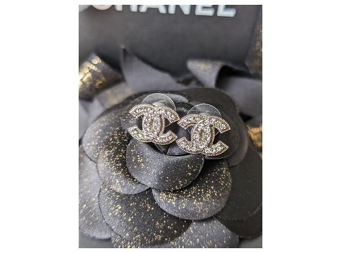 Chanel CC A12V Logo Classico Senza Tempo Scatola per Orecchini in Cristallo SHW CocoMark Argento - vista 3