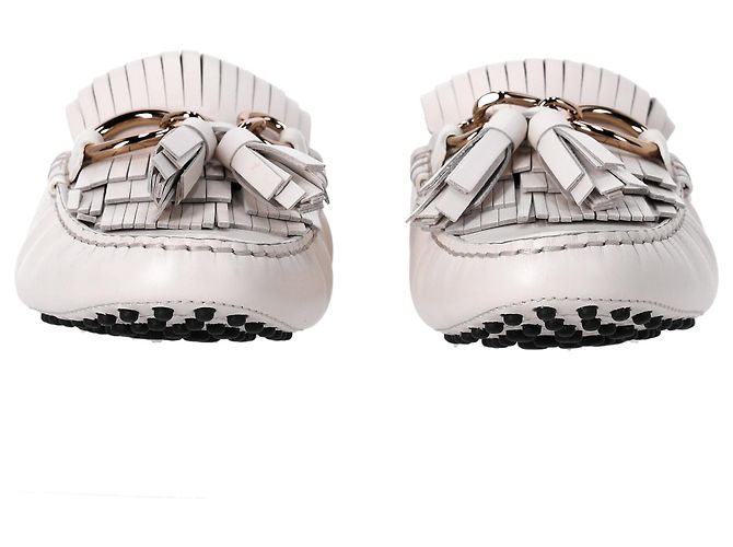 Mocassini Tod's con dettagli a nappina e catena in pelle bianca Bianco - vista 10