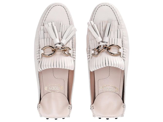 Mocassini Tod's con dettagli a nappina e catena in pelle bianca Bianco - vista 5