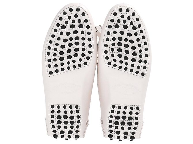 Mocassini Tod's con dettagli a nappina e catena in pelle bianca Bianco - vista 6