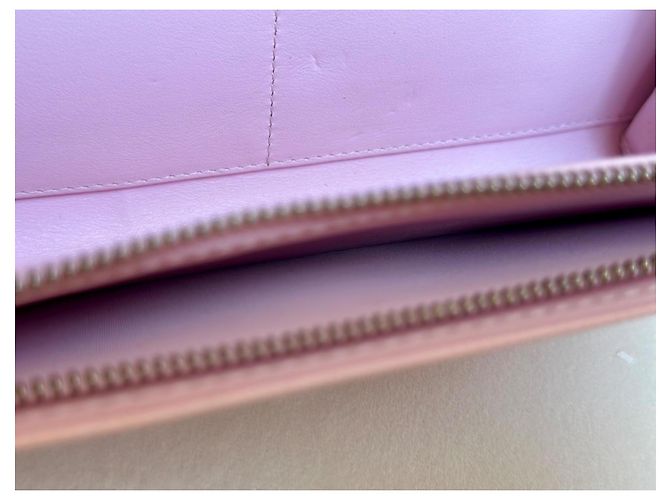 Christian Dior Pochette Wallet su sedia Dior Lady Dior rosa cipria - vista 11