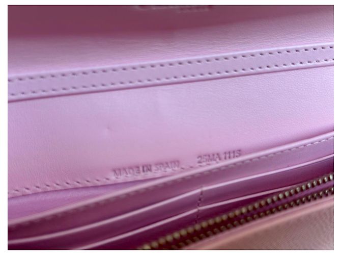 Christian Dior Pochette Wallet su sedia Dior Lady Dior rosa cipria - vista 12