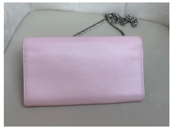 Christian Dior Pochette Wallet su sedia Dior Lady Dior rosa cipria - vista 13