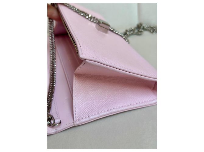 Christian Dior Pochette Wallet su sedia Dior Lady Dior rosa cipria - vista 16