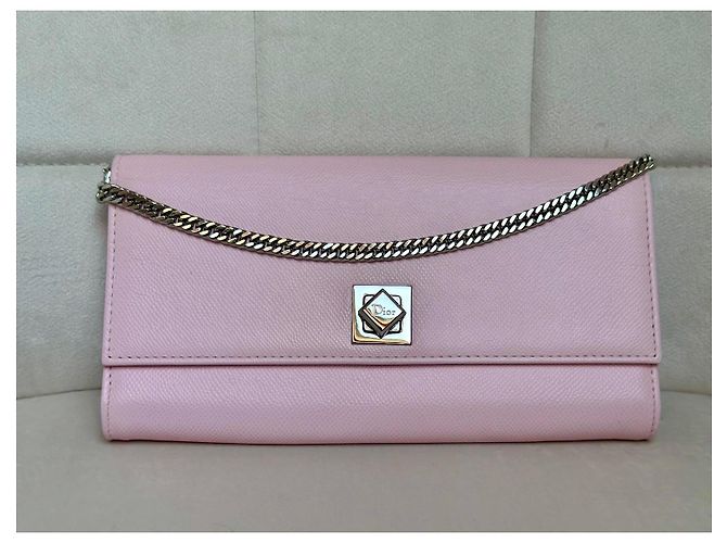 Christian Dior Pochette Wallet su sedia Dior Lady Dior rosa cipria - vista 2