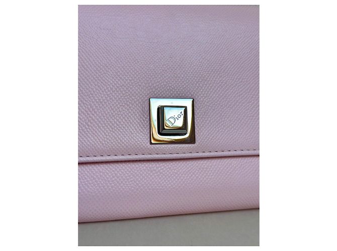 Christian Dior Pochette Wallet su sedia Dior Lady Dior rosa cipria - vista 5