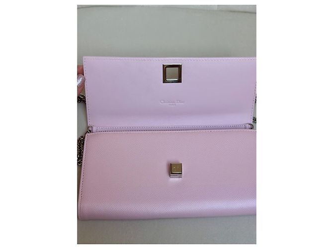Christian Dior Pochette Wallet su sedia Dior Lady Dior rosa cipria - vista 6