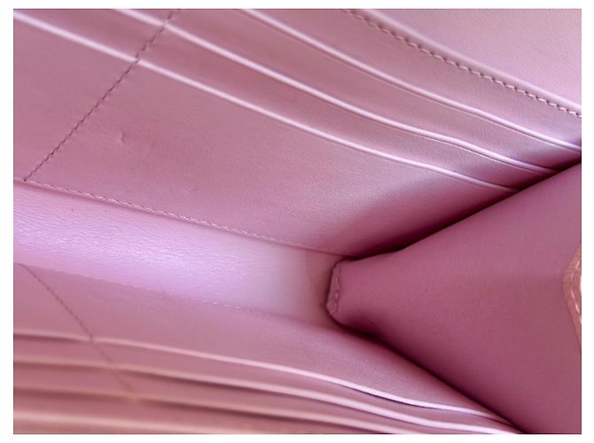 Christian Dior Pochette Wallet su sedia Dior Lady Dior rosa cipria - vista 9