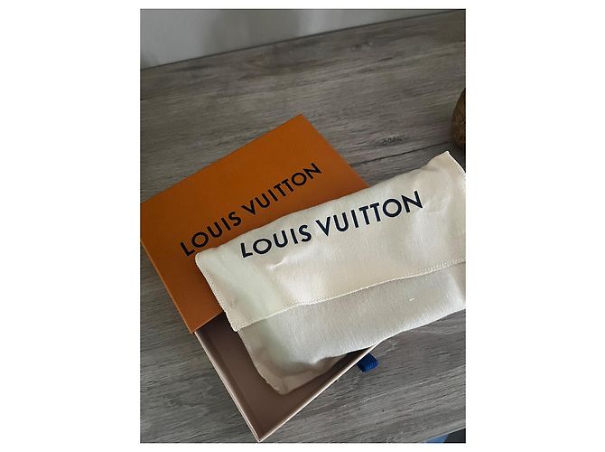 Louis Vuitton Purses, wallets, cases Chocolate - view 3