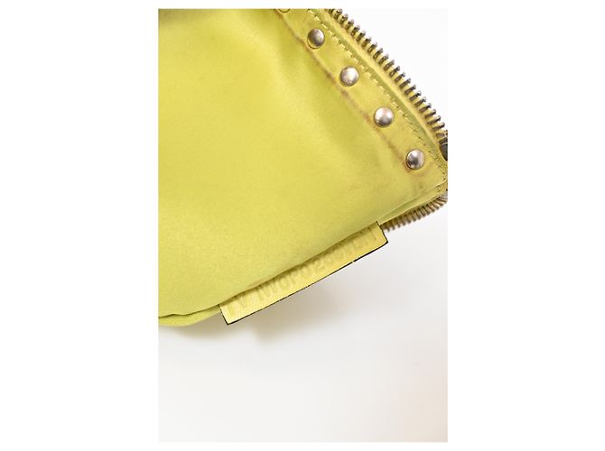 Valentino Garavani Clutch con zip Valentino Rockstud in pelle blu chiaro - vista 13