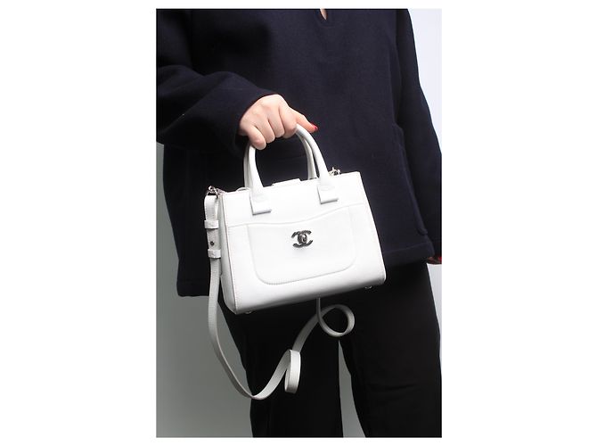 Chanel Borsa 2 in 2 Neo Executive bianca 2017 in pelle caviar Bianco - vista 10