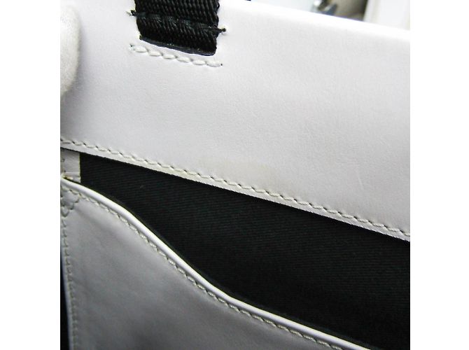 Borsa Tote VLTN Shopper di Valentino Garavani Nero Bianco - vista 10