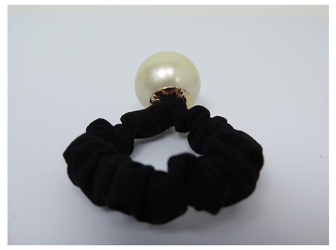 NEUES HAARZUBEHÖR CHANEL CHOUCHOU PERLE LOGO CC ELASTISCHES HAARGUMMI Schwarz - Ansicht 3