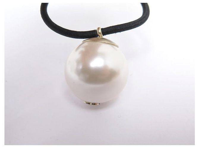 NUOVO ACCESSORIO PER CAPELLI CHANEL CHOUCHOU PERLA LOGO CC ELASTICO Nero - vista 6