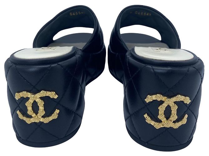 Chanel 24P Sandali Mule a Piattaforma in Pelle Trapuntata Nera EU 40C Nero Gold hardware - vista 3