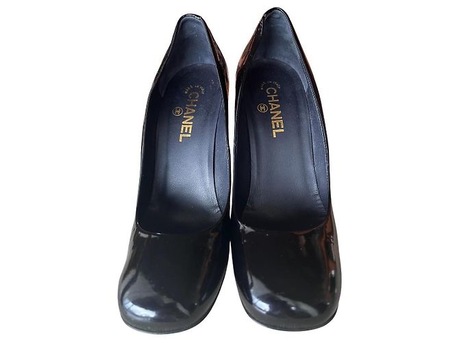 Décolleté Chanel in vernice nera Nero - vista 2