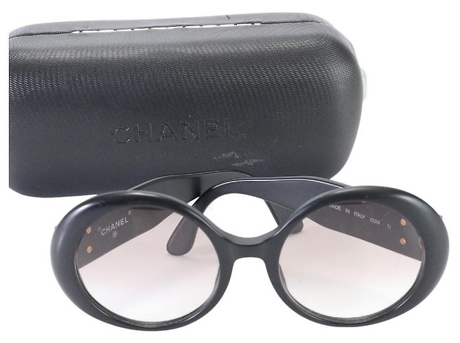 Gafas de sol Chanel Ovaladas Negras con logo CC dorado 0014 Negro - vista 2