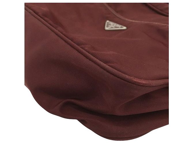 Borsa a tracolla incrociata con logo Prada rosso bordeaux - vista 5