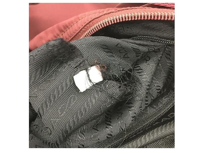 Borsa a tracolla incrociata con logo Prada rosso bordeaux - vista 8