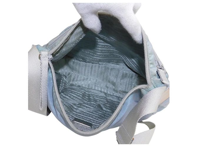 Borsa a tracolla incrociata in nylon blu ghiaccio di Prada Sport con logo - vista 7