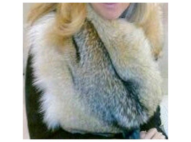 Stola Salvatore Ferragamo in pelliccia di Coyote Beige - vista 11