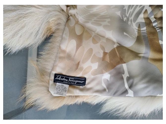 Stola Salvatore Ferragamo in pelliccia di Coyote Beige - vista 14