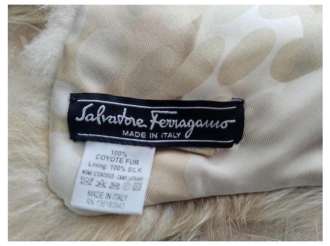 Stola Salvatore Ferragamo in pelliccia di Coyote Beige - vista 3