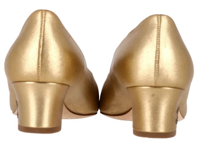Timeless Pumps Punta CC Chanel in Pelle Dorata D'oro - vista 2