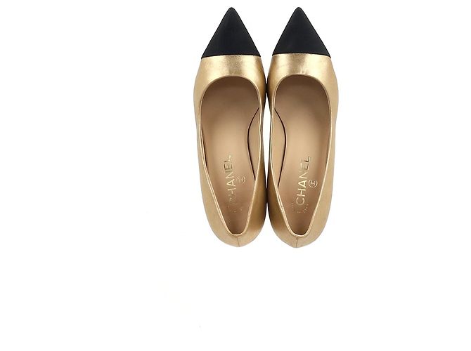 Timeless Pumps Punta CC Chanel in Pelle Dorata D'oro - vista 6