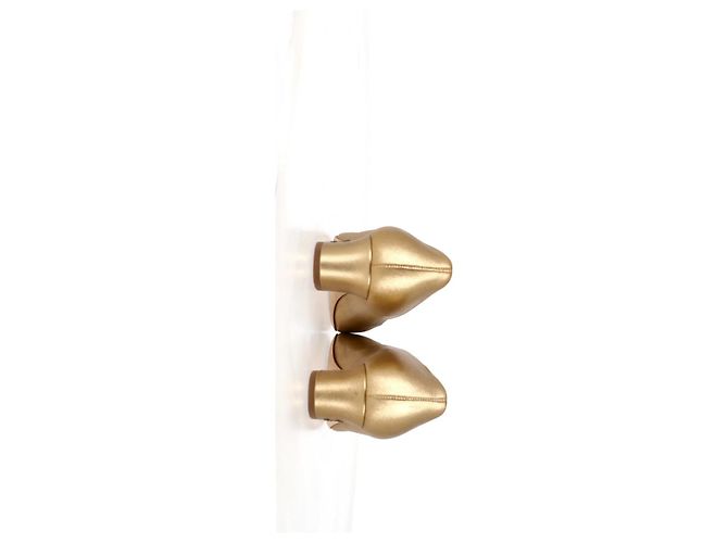Timeless Pumps Punta CC Chanel in Pelle Dorata D'oro - vista 8