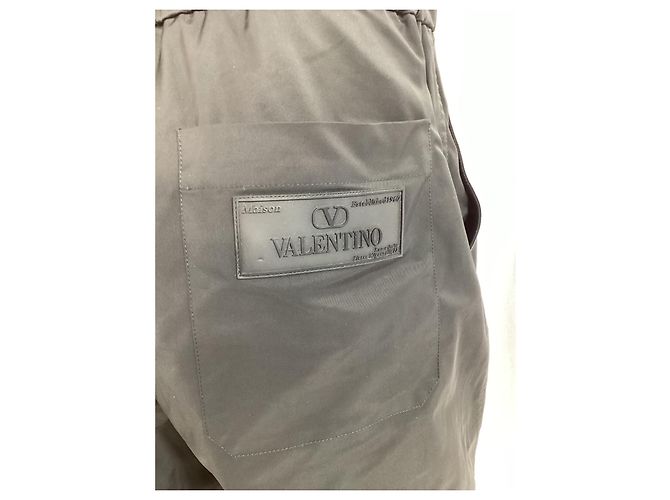 Bermuda aus schwarzem Polyester mit Valentino Garavani Logo-Patch - Ansicht 7