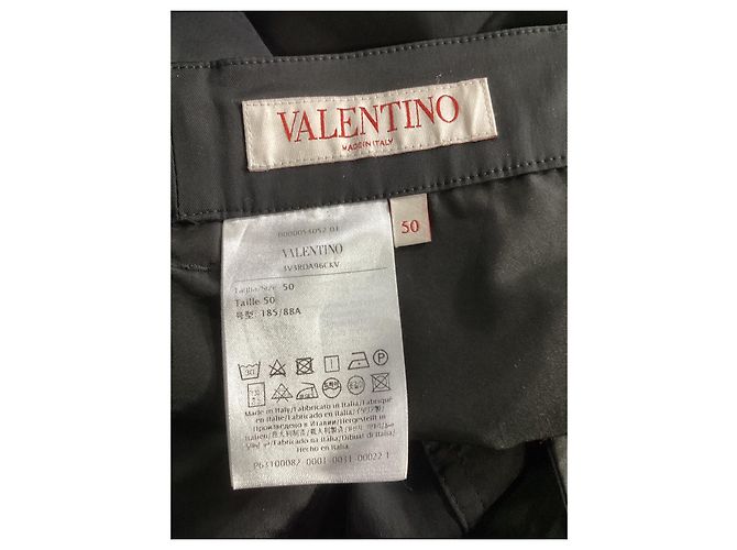 Bermuda aus schwarzem Polyester mit Valentino Garavani Logo-Patch - Ansicht 8