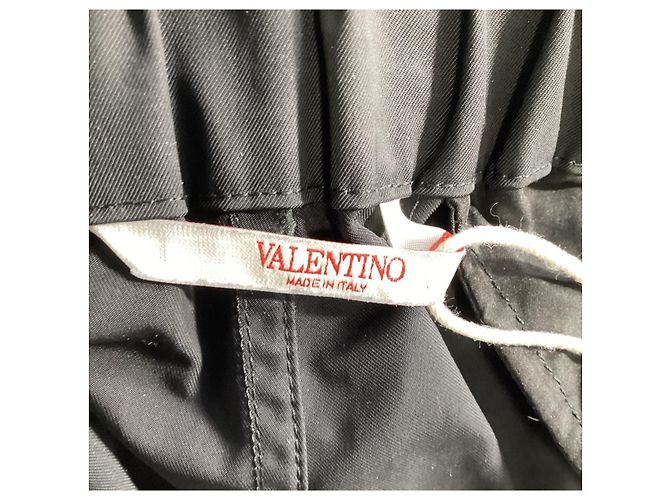 Bermuda aus schwarzem Polyester mit Valentino Garavani Logo-Patch - Ansicht 9
