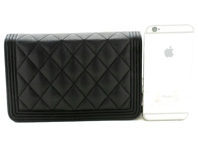 CHANEL Boy Portafoglio con Catena in Pelle di Vitello Grana Nera Nero - vista 3