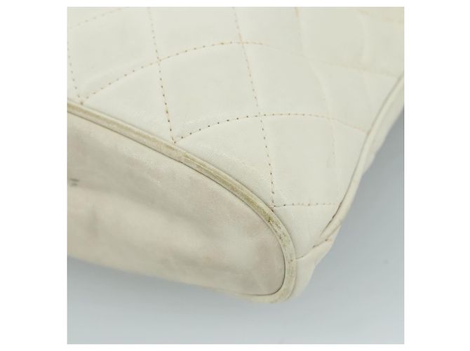 CHANEL Bolsa de Ombro Matelassé de Couro Branco Dourado CC Auth bs20903 - vista 10