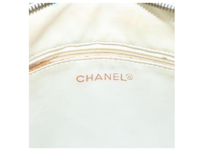 CHANEL Bolsa de Ombro Matelassé de Couro Branco Dourado CC Auth bs20903 - vista 15