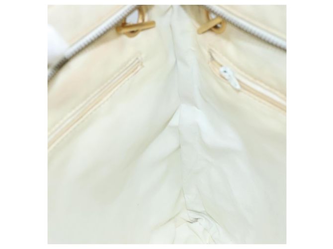 CHANEL Bolsa de Ombro Matelassé de Couro Branco Dourado CC Auth bs20903 - vista 17