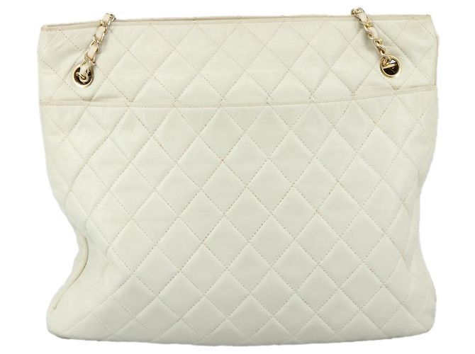 CHANEL Bolsa de Ombro Matelassé de Couro Branco Dourado CC Auth bs20903 - vista 2