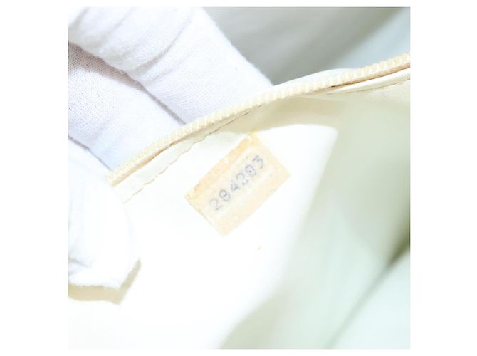 CHANEL Bolsa de Ombro Matelassé de Couro Branco Dourado CC Auth bs20903 - vista 24