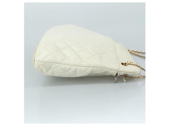 CHANEL Bolsa de Ombro Matelassé de Couro Branco Dourado CC Auth bs20903 - vista 4