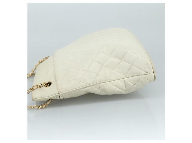 CHANEL Bolsa de Ombro Matelassé de Couro Branco Dourado CC Auth bs20903 - vista 5