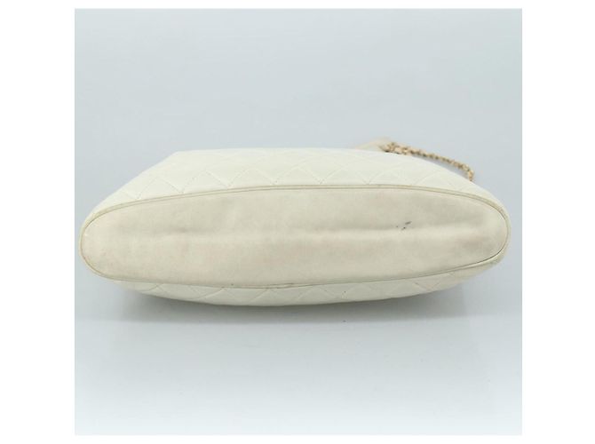 CHANEL Bolsa de Ombro Matelassé de Couro Branco Dourado CC Auth bs20903 - vista 9