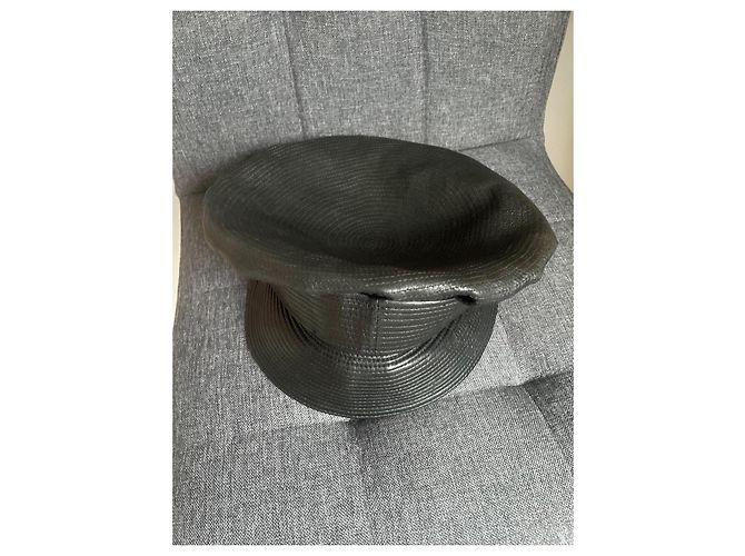 Cappello Chanel in pelle nera con logo CC dorato Nero - vista 8