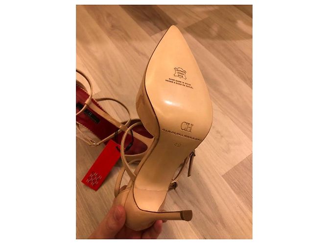Décolleté Carolina Herrera in vernice beige - vista 3